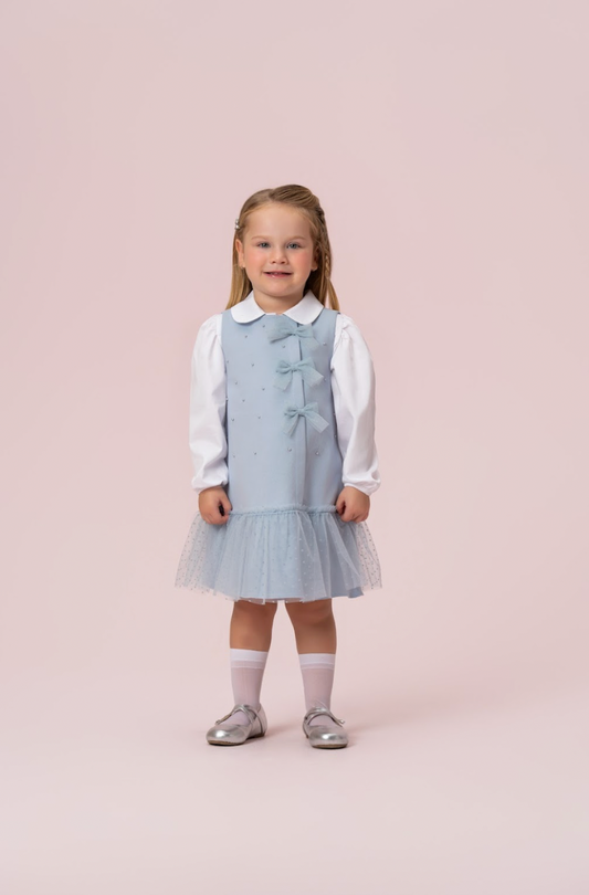 Salopete Infantil Sarja Pérolas Lacinhos e Barra Tule Azul Céu - Petit Cherie