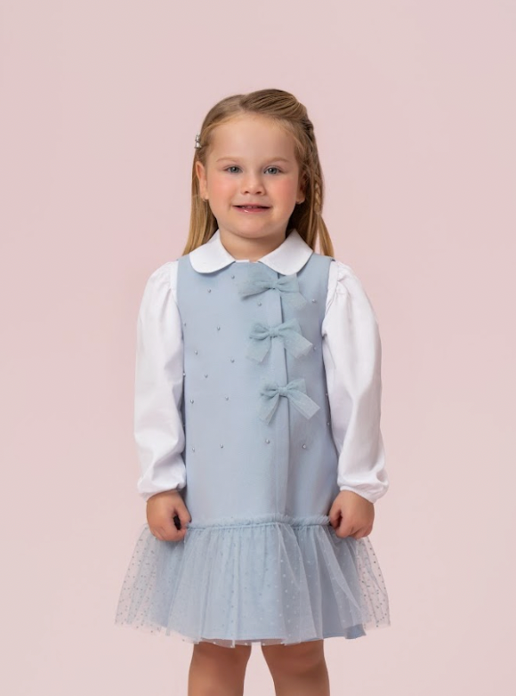 Salopete Infantil Sarja Pérolas Lacinhos e Barra Tule Azul Céu - Petit Cherie