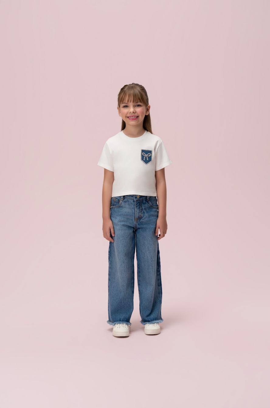 Camiseta Infantil Algodão Bolso Strass Off White - Petit Cherie