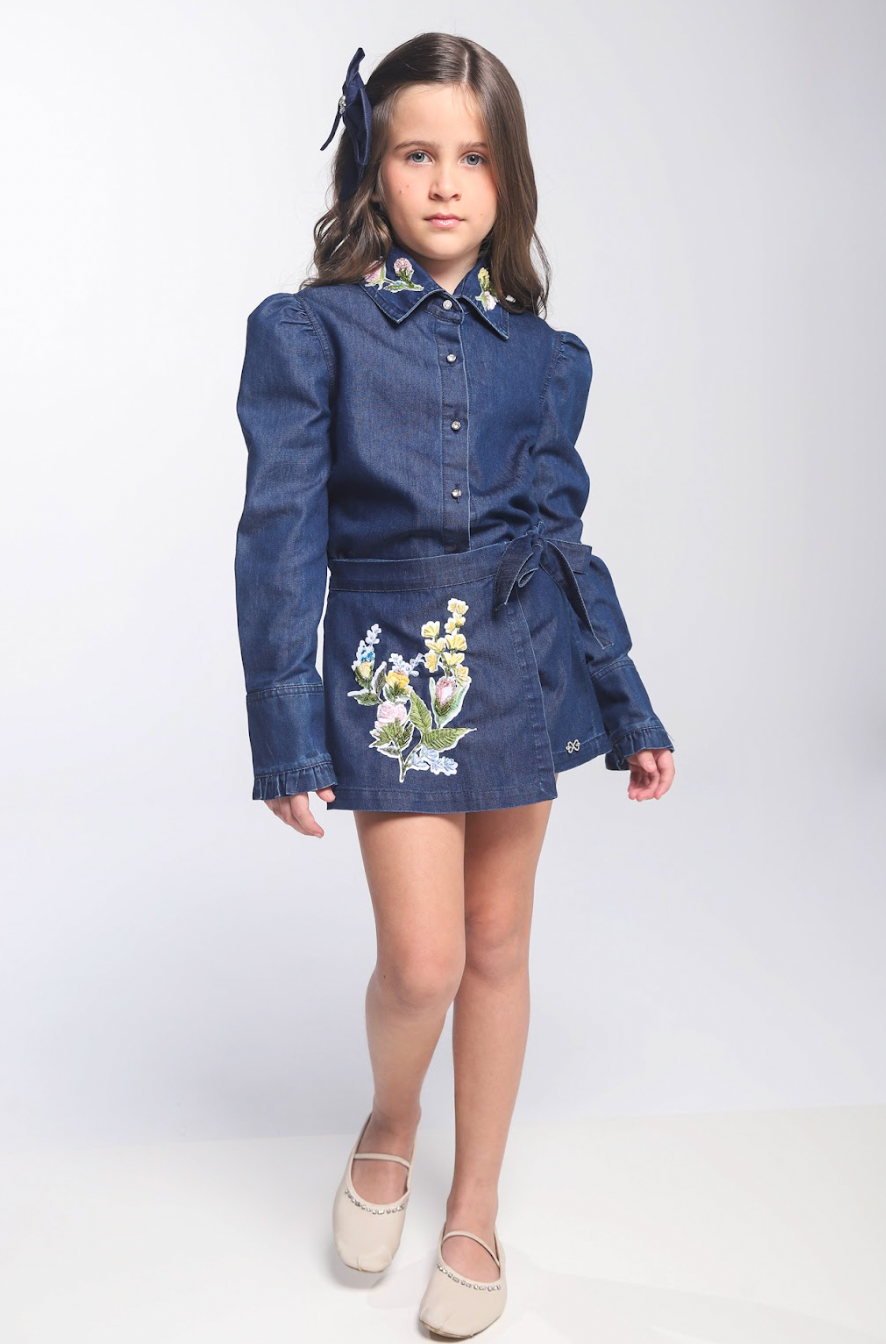 Conjunto Infantil Trio Blusa Gola Laise Removível, Camisa Jeans Leve ML Gola Bordada e Shorts-Saia Jeans Bordada Flores - Luluzinha