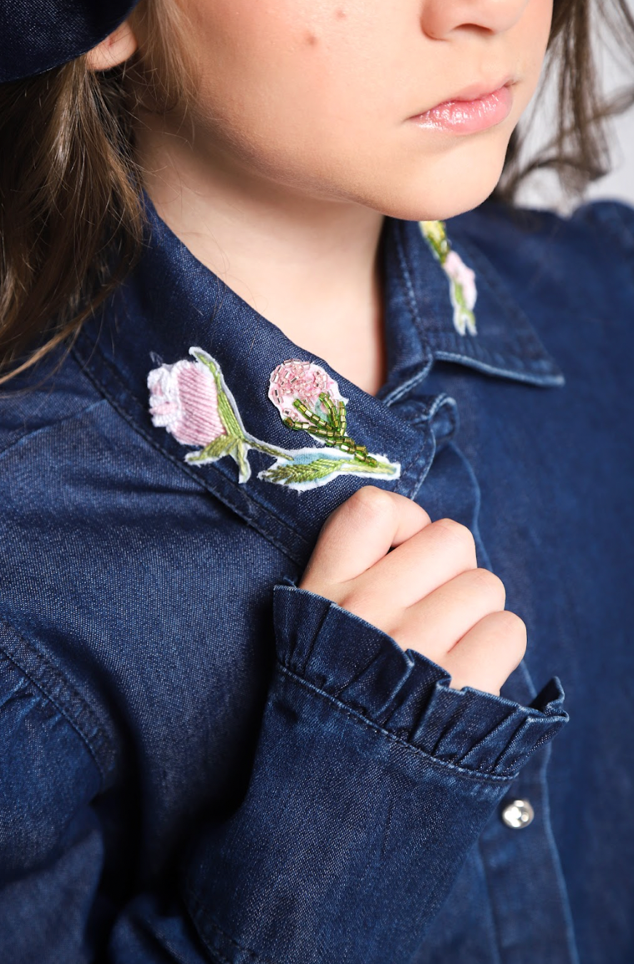 Conjunto Infantil Trio Blusa Gola Laise Removível, Camisa Jeans Leve ML Gola Bordada e Shorts-Saia Jeans Bordada Flores - Luluzinha