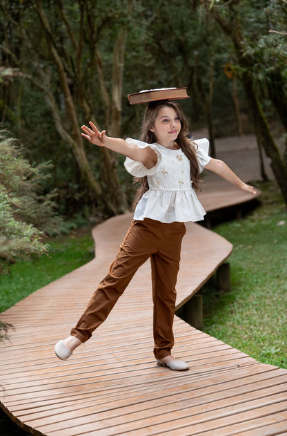 Conjunto Infantil Bata Bordada À Mão e Calça Alfaiataria Terracota - Luluzinha