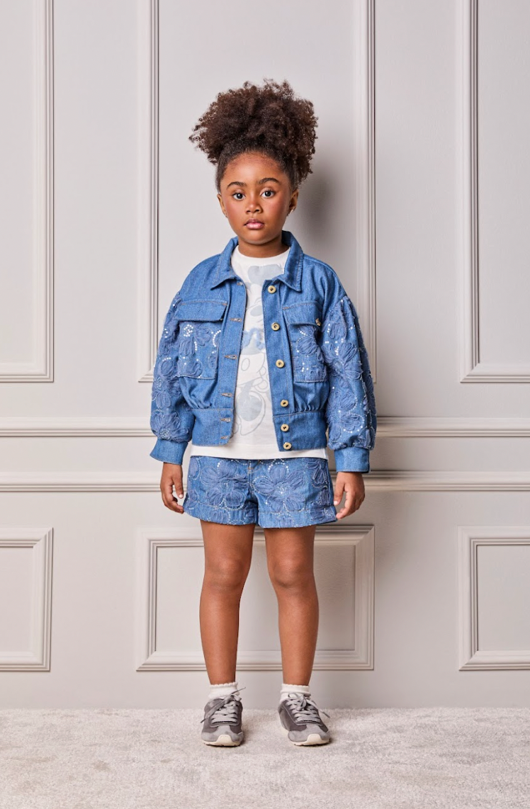 Conjunto Infantil Blusa Minnie Love e Shorts Jeans Bordada Tule Flores - Animê
