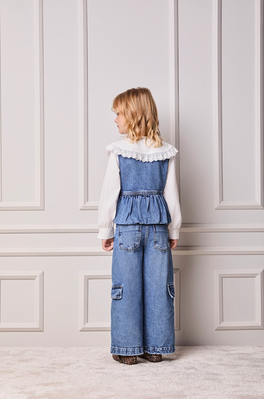 Conjunto Infantil Trio Colete Balonê Mini-Joia, Camisa Gola Babados Rendas e Calça Jeans Bolsos Laterais Mini-Joia - Animê