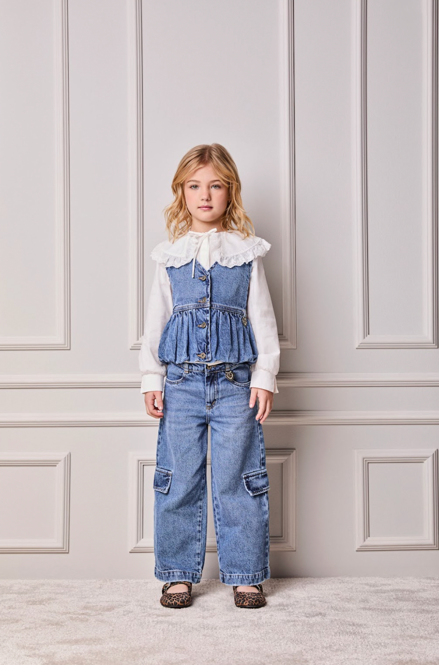 Conjunto Infantil Trio Colete Balonê Mini-Joia, Camisa Gola Babados Rendas e Calça Jeans Bolsos Laterais Mini-Joia - Animê