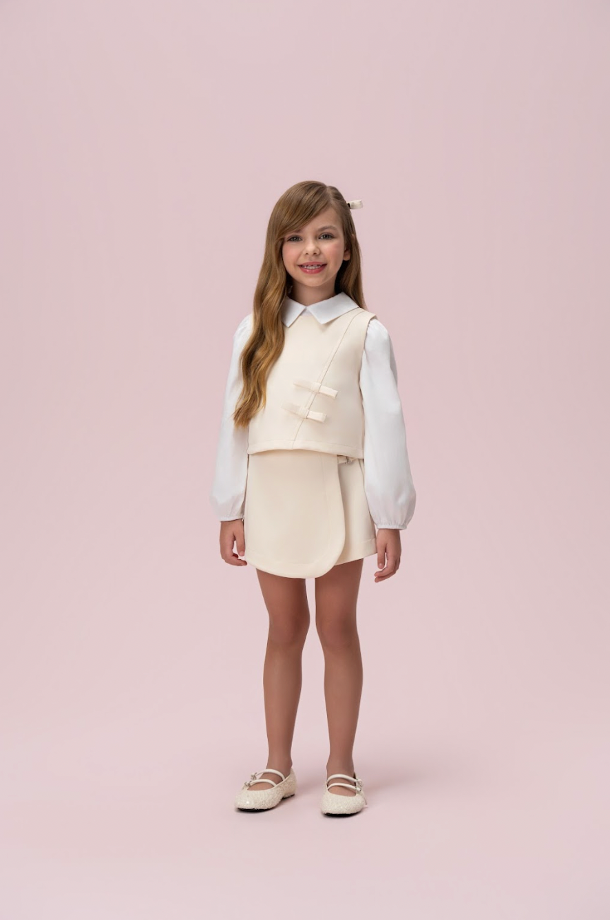 Conjunto Infantil Alfaiataria Laços Colete e Saia Bege - Petit Cherie