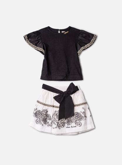 Conjunto Infantil Blusa Preta Detalhes Mangas e Saia Branca Flores - Animê