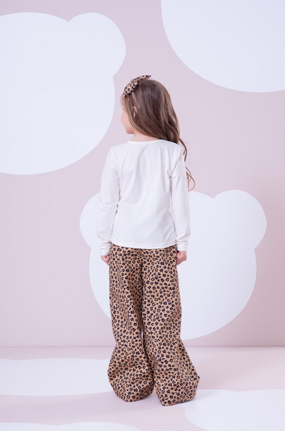 Conjunto Infantil Blusa  Ursinha Moldura Cristais e Calça  Sarja Reta Bolsos Oncinha - Pituchinhus