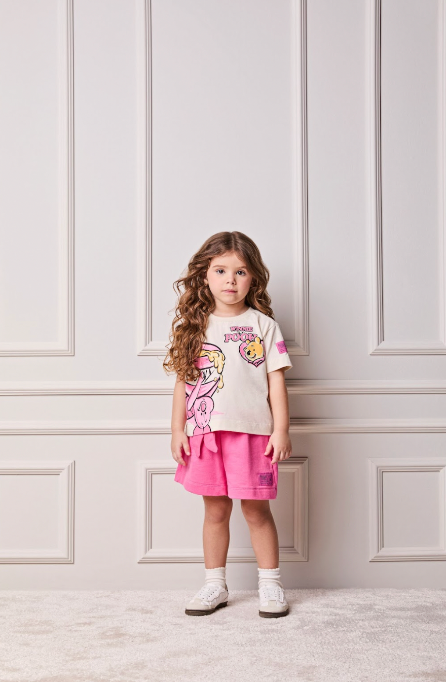 Conjunto Infantil Blusa Pooh Hunny Bege Vanilla e Shorts Rosa - Animê Petite