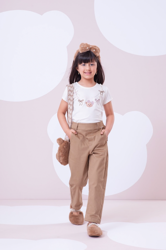 Conjunto Infantil Blusa Algodão Cotton Ursinha Colar Bordado e Calça Sarja Bolsos Laço Bege Escuro - Pituchinhus