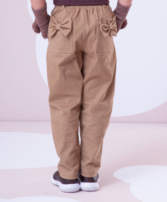 Conjunto Infantil Blusa Algodão Cotton Ursinha Colar Bordado e Calça Sarja Bolsos Laço Bege Escuro - Pituchinhus
