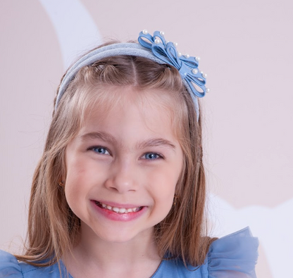 Arquinho Infantil Laço Duplo Courinho com Pérolas Azul Celeste - Pituchinhus