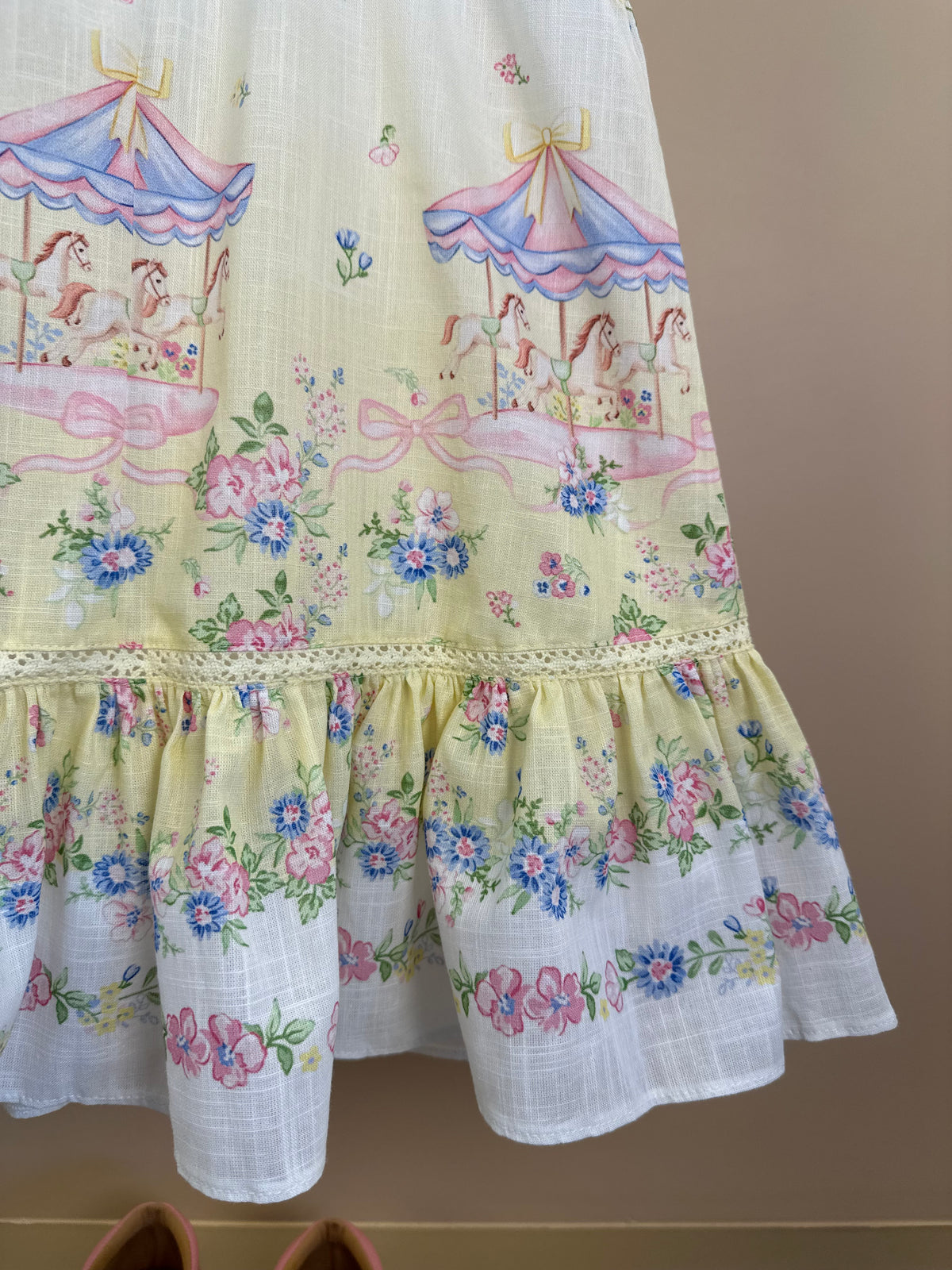 Vestido Infantil Estampa Delicada Flores Alças Babadinho- Petit Cherie