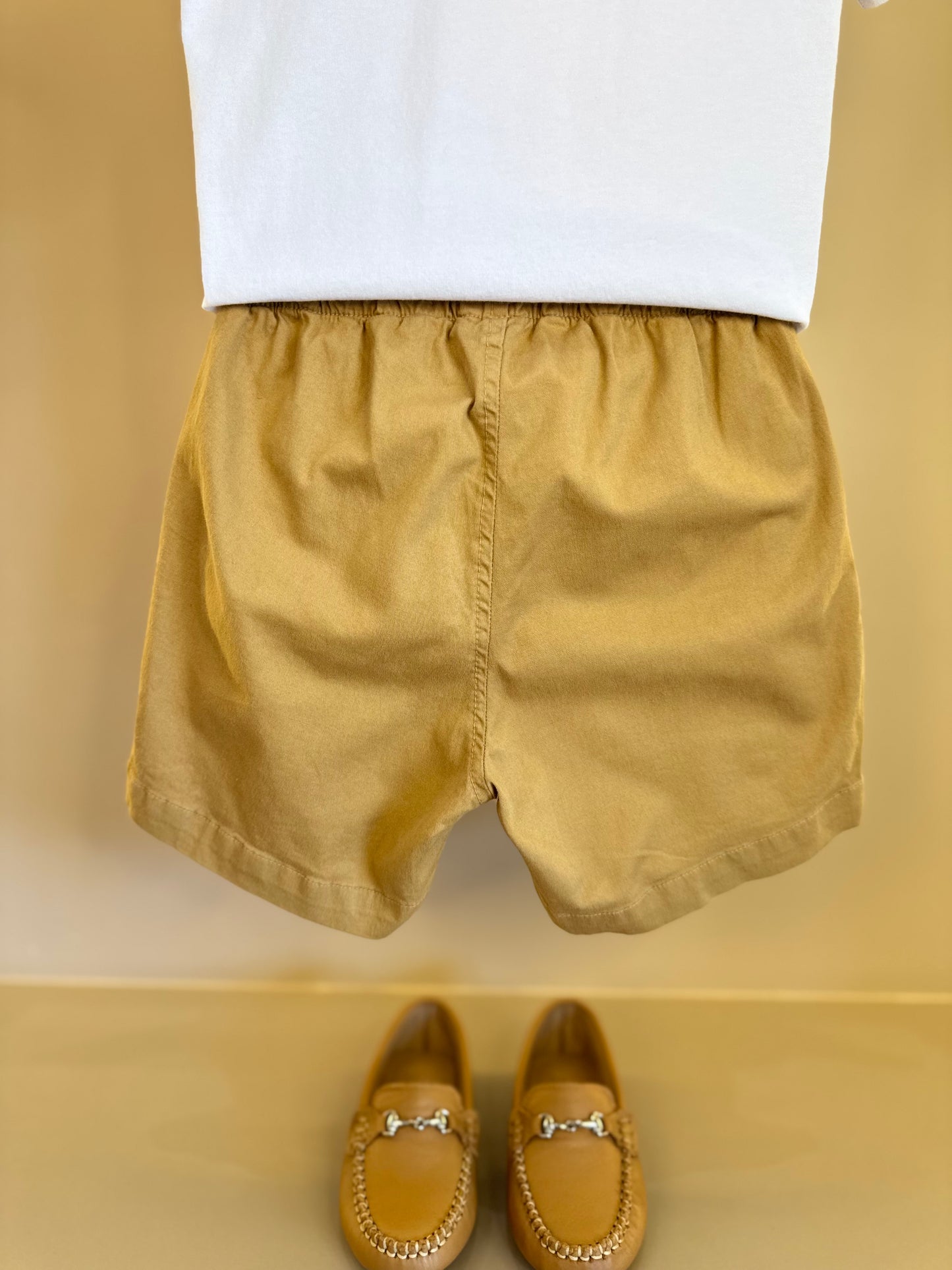 Conjunto Infantil Camiseta Branca e Shorts Bege - Dudes