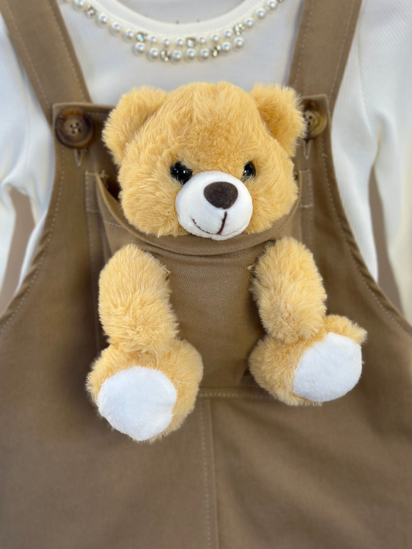 Jardineira Infantil  Sarja Ursinha Pelúcia Bege Escuro com Blusa ML Bordados Pérolas e Cristais  - Pituchinhus