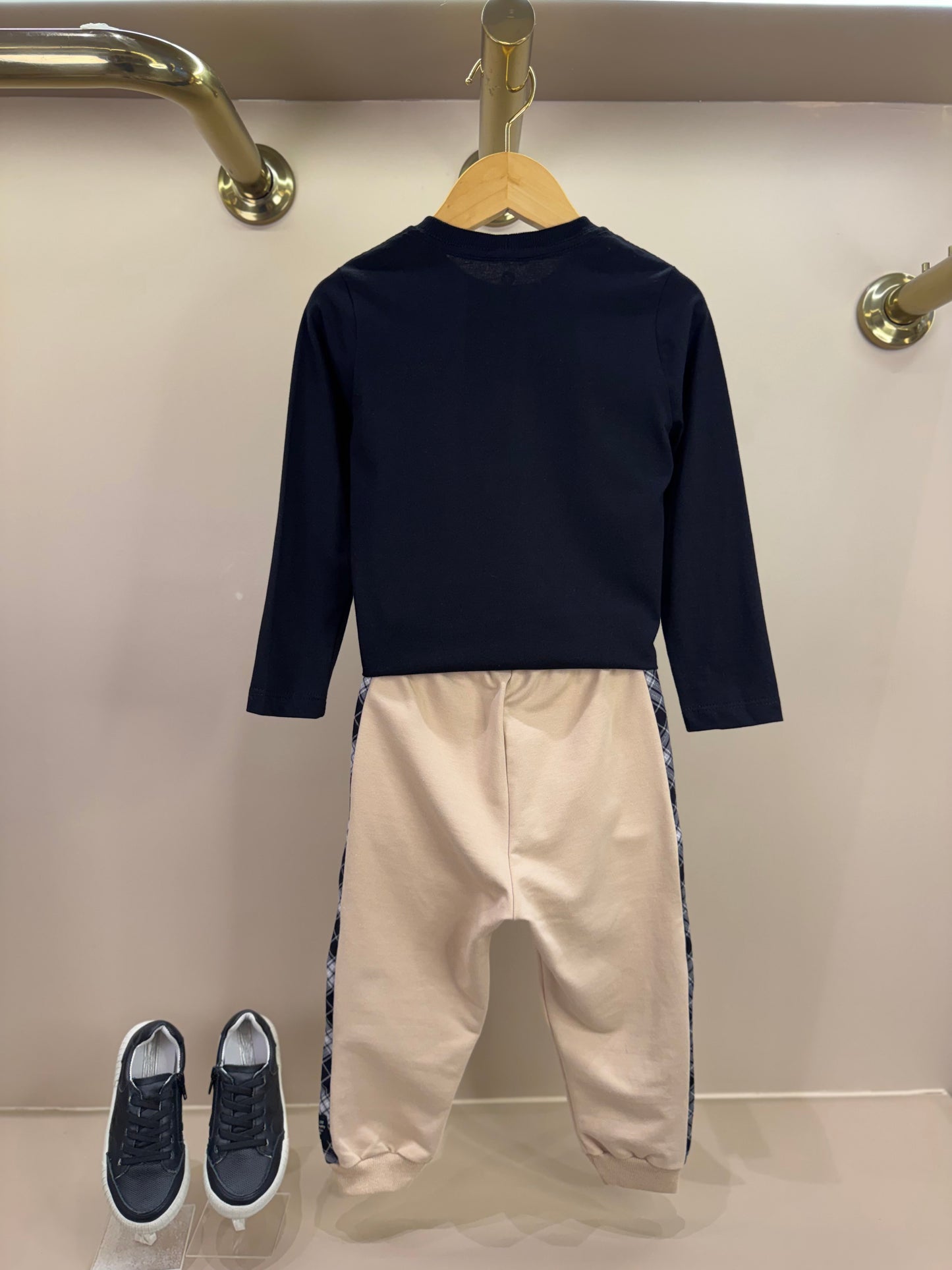 Conjunto Bebê Camiseta Algodão Ursinho Óculos Preta e Calça Moletom Bege - Um Mais Um