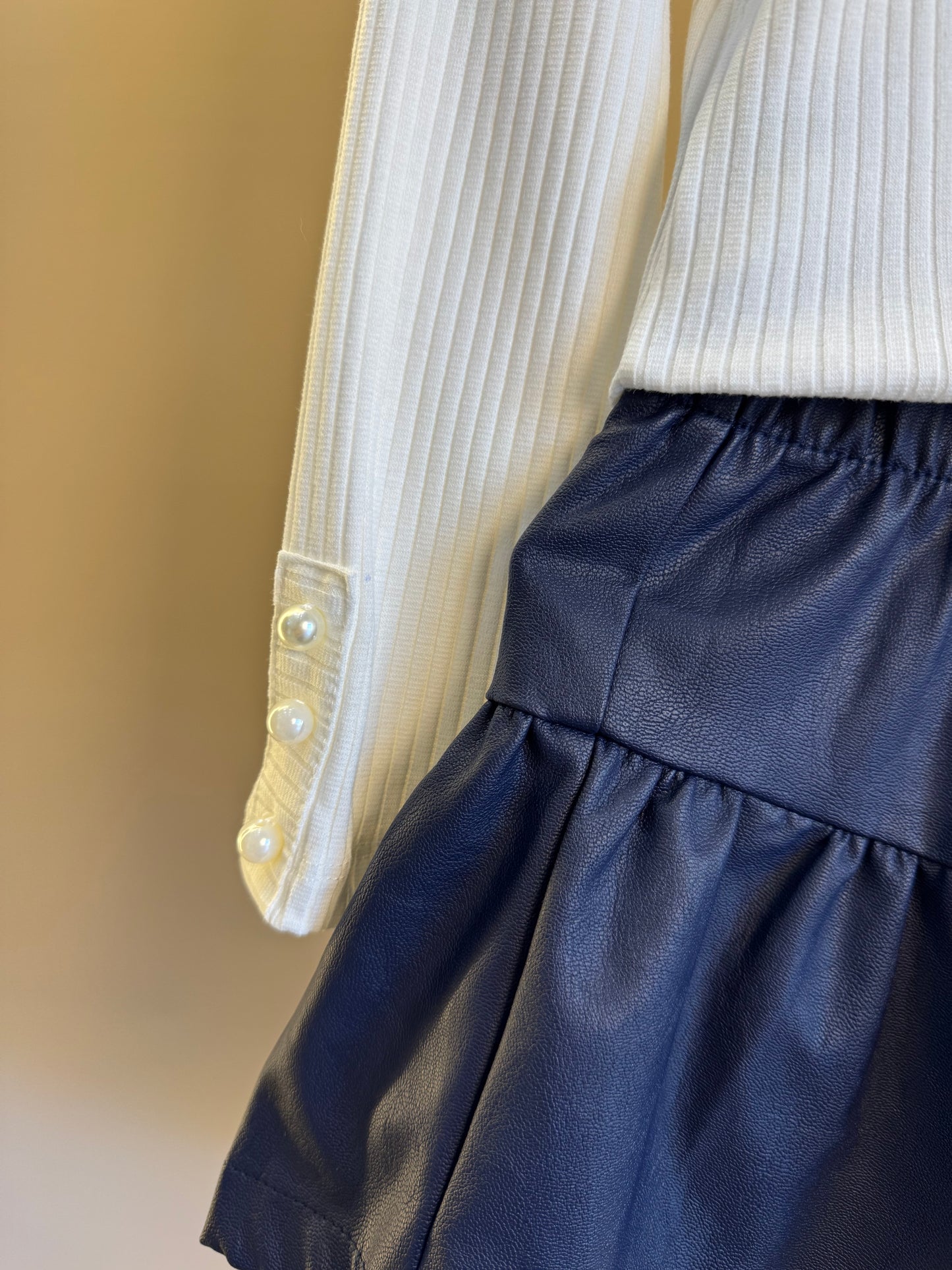 Conjunto Infantil Blusa ML Laço Bordado e Shorts Evasê Couro Tech Marinho - Beabá