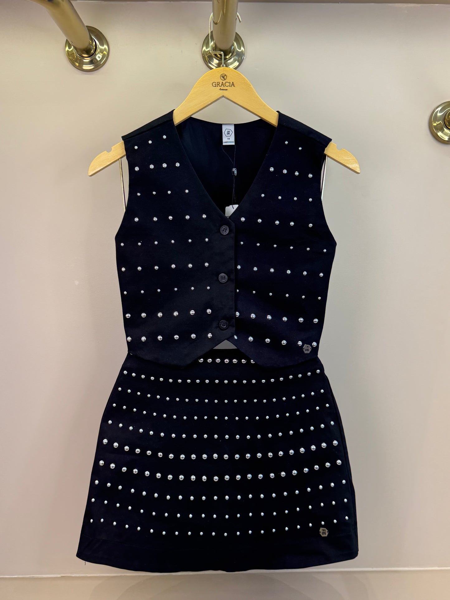 Conjunto Teen Blusa Canelada com Colete de Sarja Preto e Saia-Shorts Teen Sarja Strass Preto - Two In