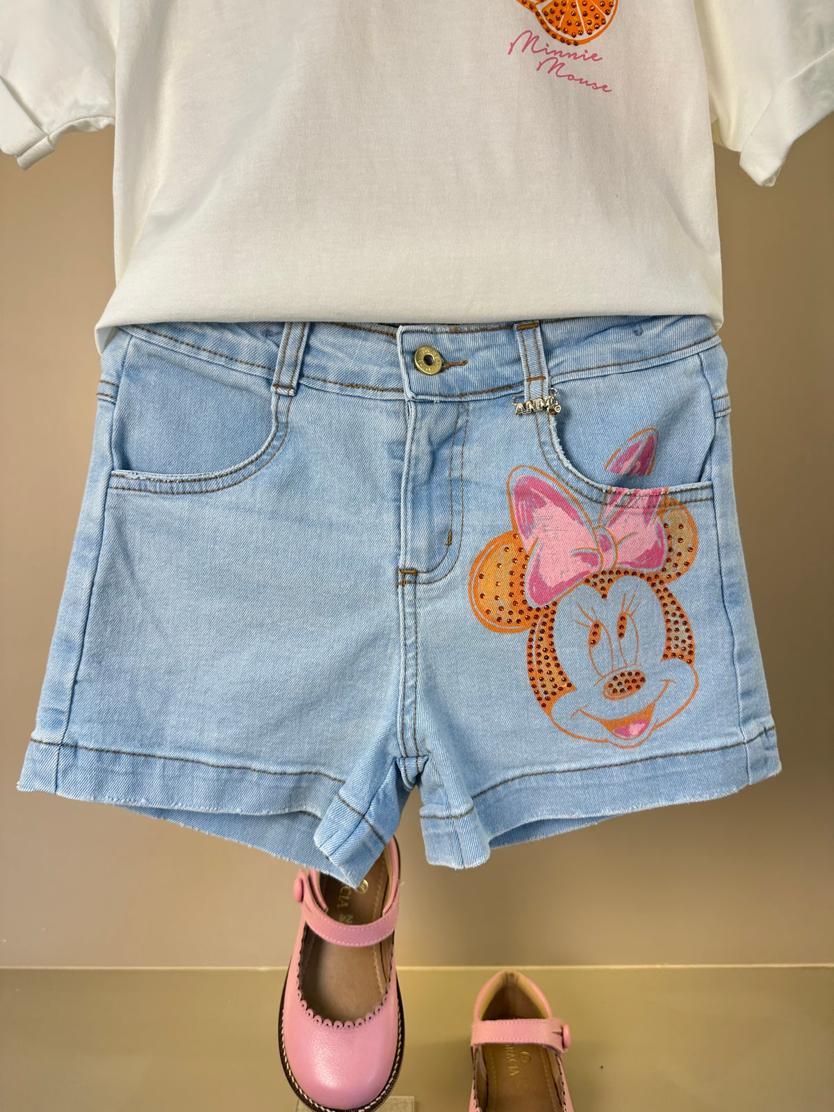 Conjunto Infantil Blusa Minnie Mouse Colorful e Shorts Jeans Estampa Minnie - Animê