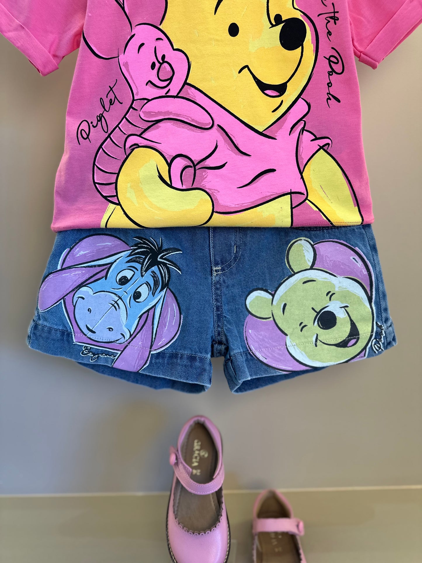 Conjunto Infantil Camiseta e Shorts Jeans Leitão & Pooh Rosa Cherry Donut - Animê Petite