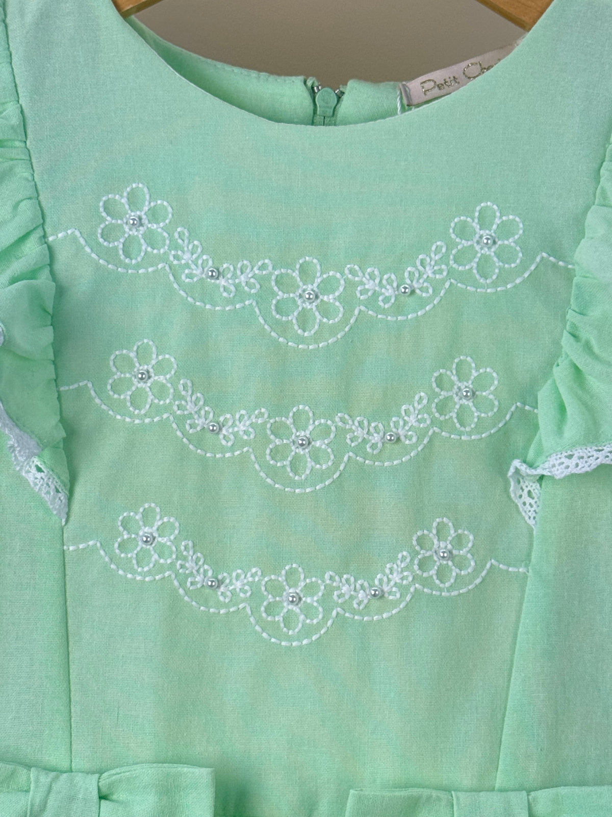 Vestido Infantil Verde Bordado Floral Babados Manga e Laços - Petit Cherie