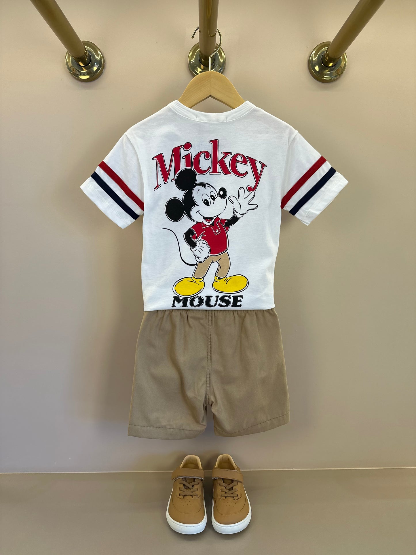 Conjunto Infantil Camiseta Pérola Mickey e Bermuda Sarja Bege - Youccie