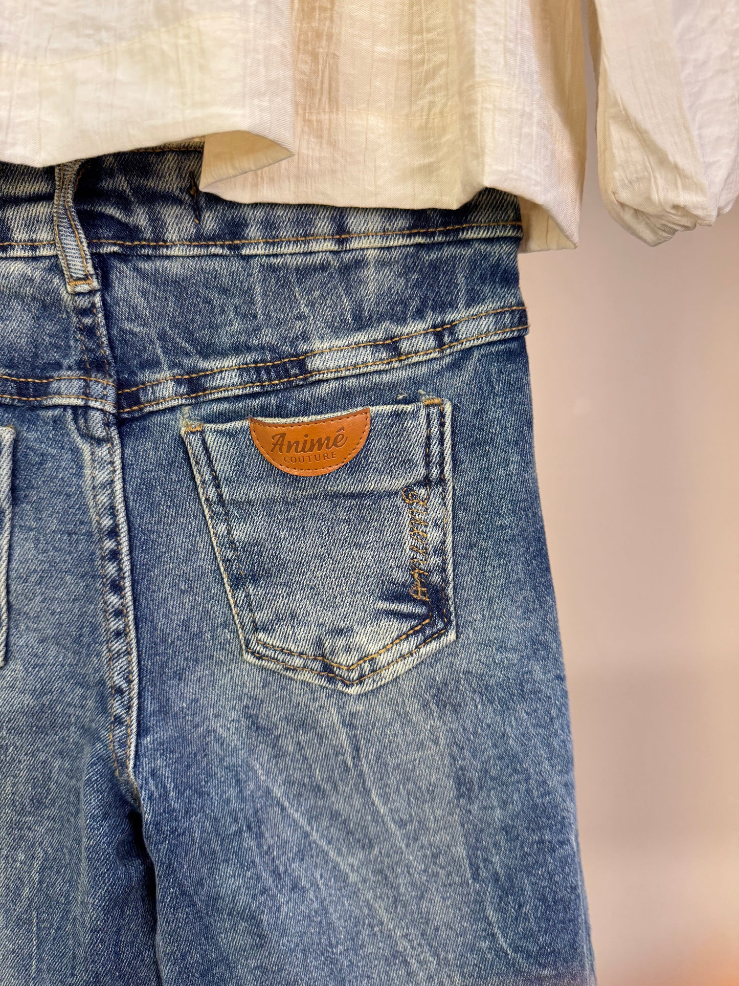 Conjunto Infantil Camisa Renda Bege e Calça Jeans Barra