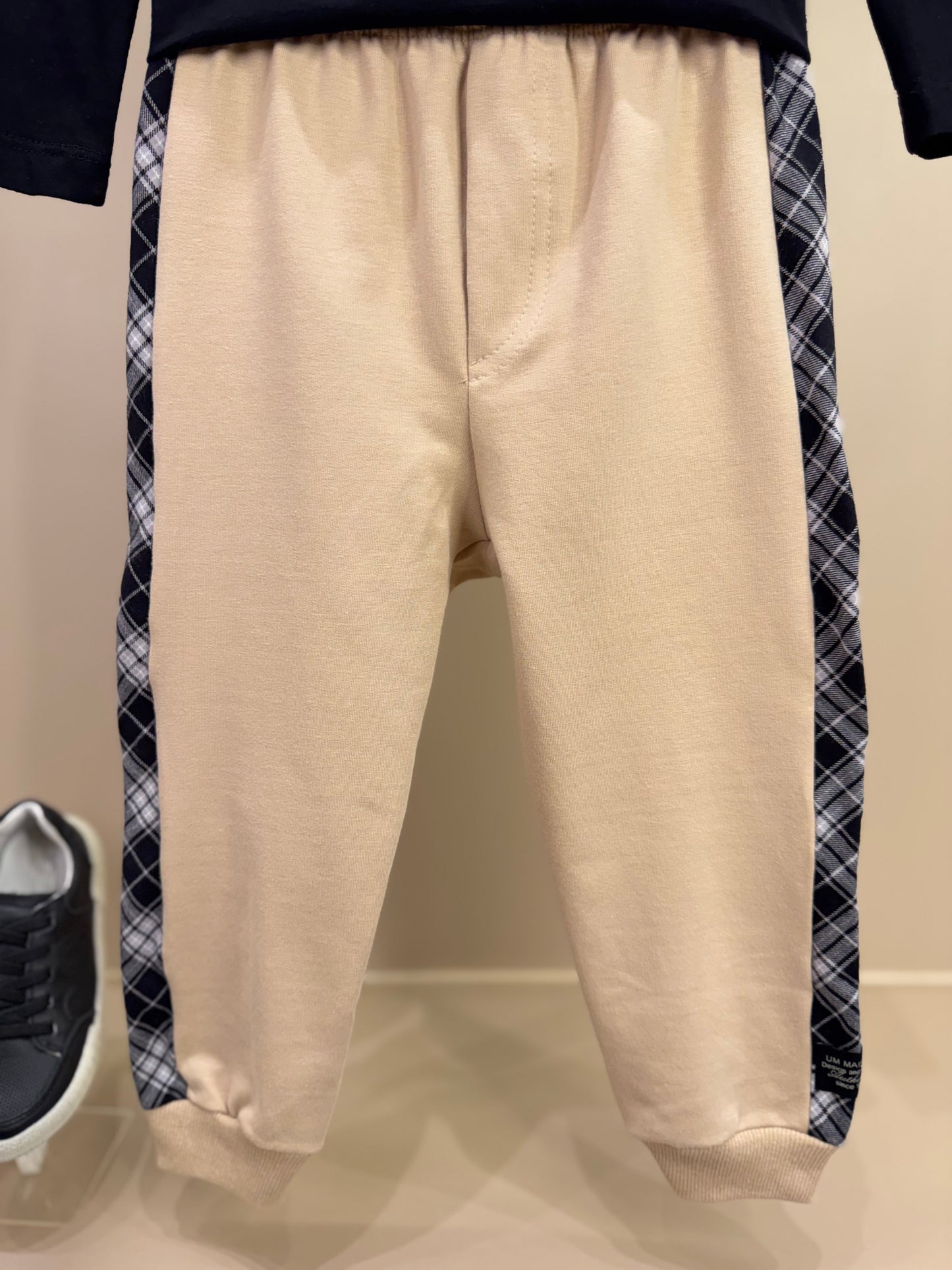 Conjunto Bebê Camiseta Algodão Ursinho Óculos Preta e Calça Moletom Bege - Um Mais Um