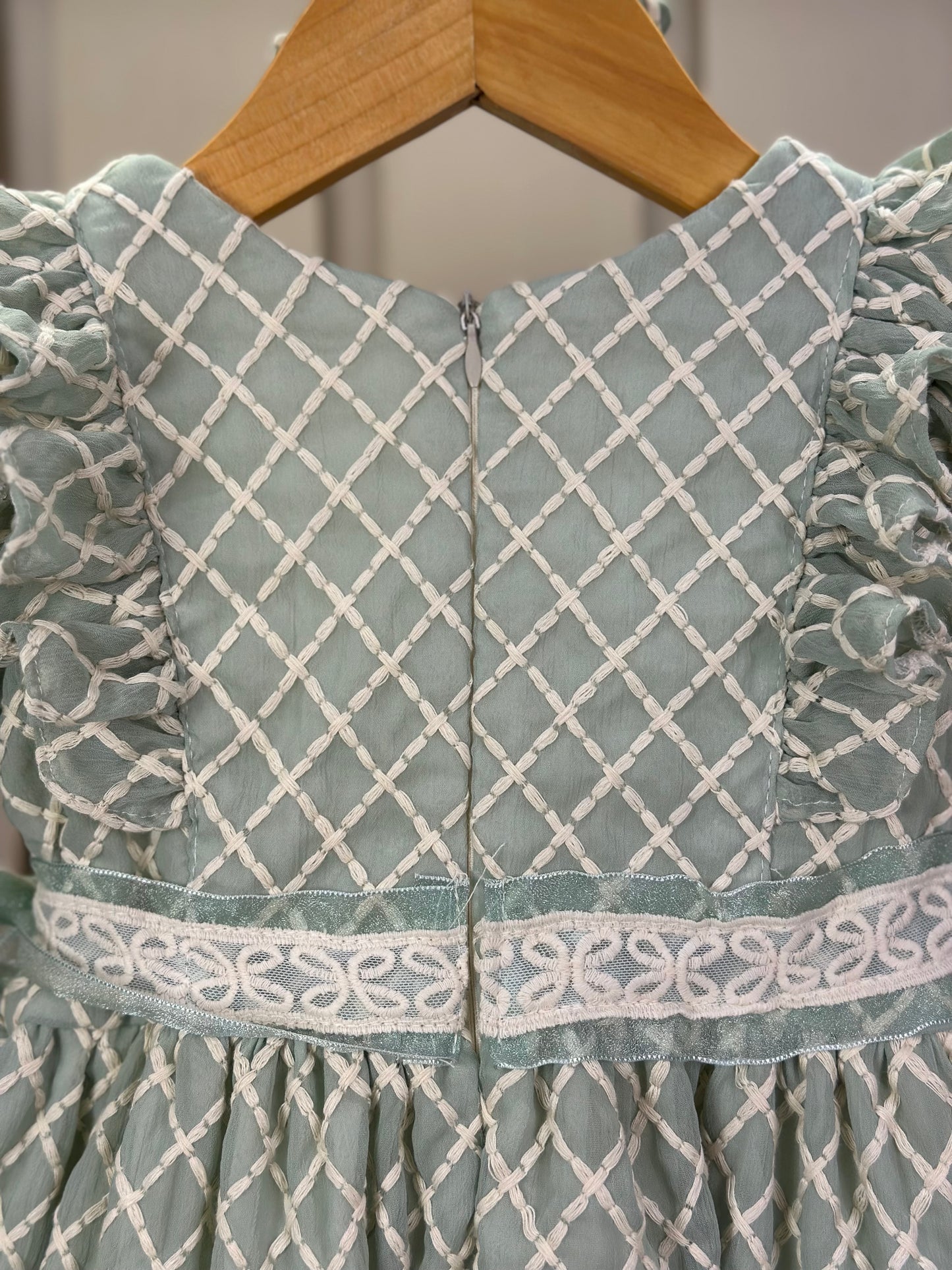 Vestido Bebê Clássico Luxo  Manga Babados e Laços Rendados Verde - Roana