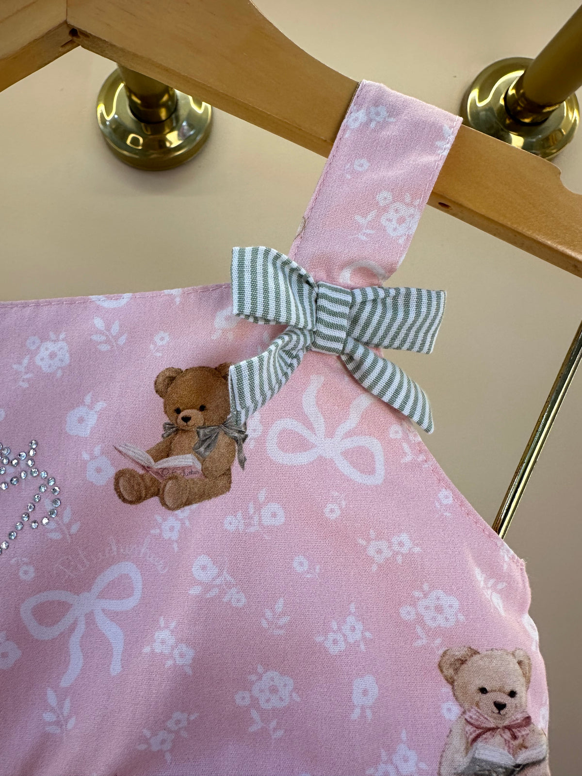 Conjunto Infantil Blusa Algodão Estampa Ursinhos Com Babados e Lacinhos e Shorts Algodão Listrado Bolsos Babadinho de Renda - Pituchinhus