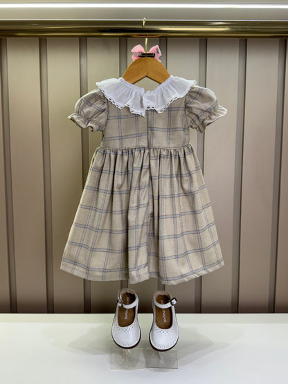 Vestido Infantil Clássico Bege Bordado Flores e Golinha - Roana