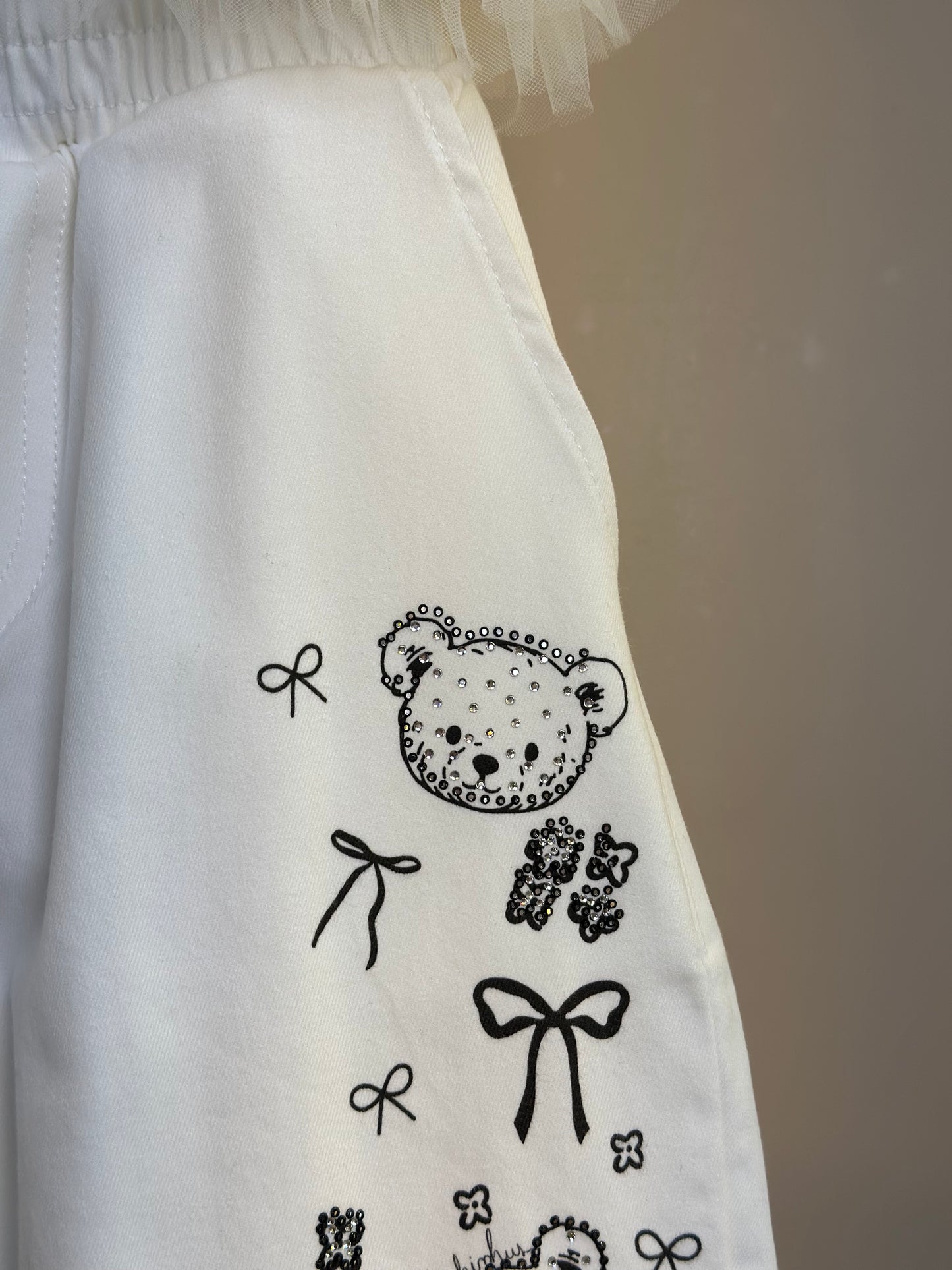 Conjunto Infantil Blusa Ursinha Laço Puffer FruFru Tule e Calça Sarja Baggy Ursinhos e Laços - Pituchinhus