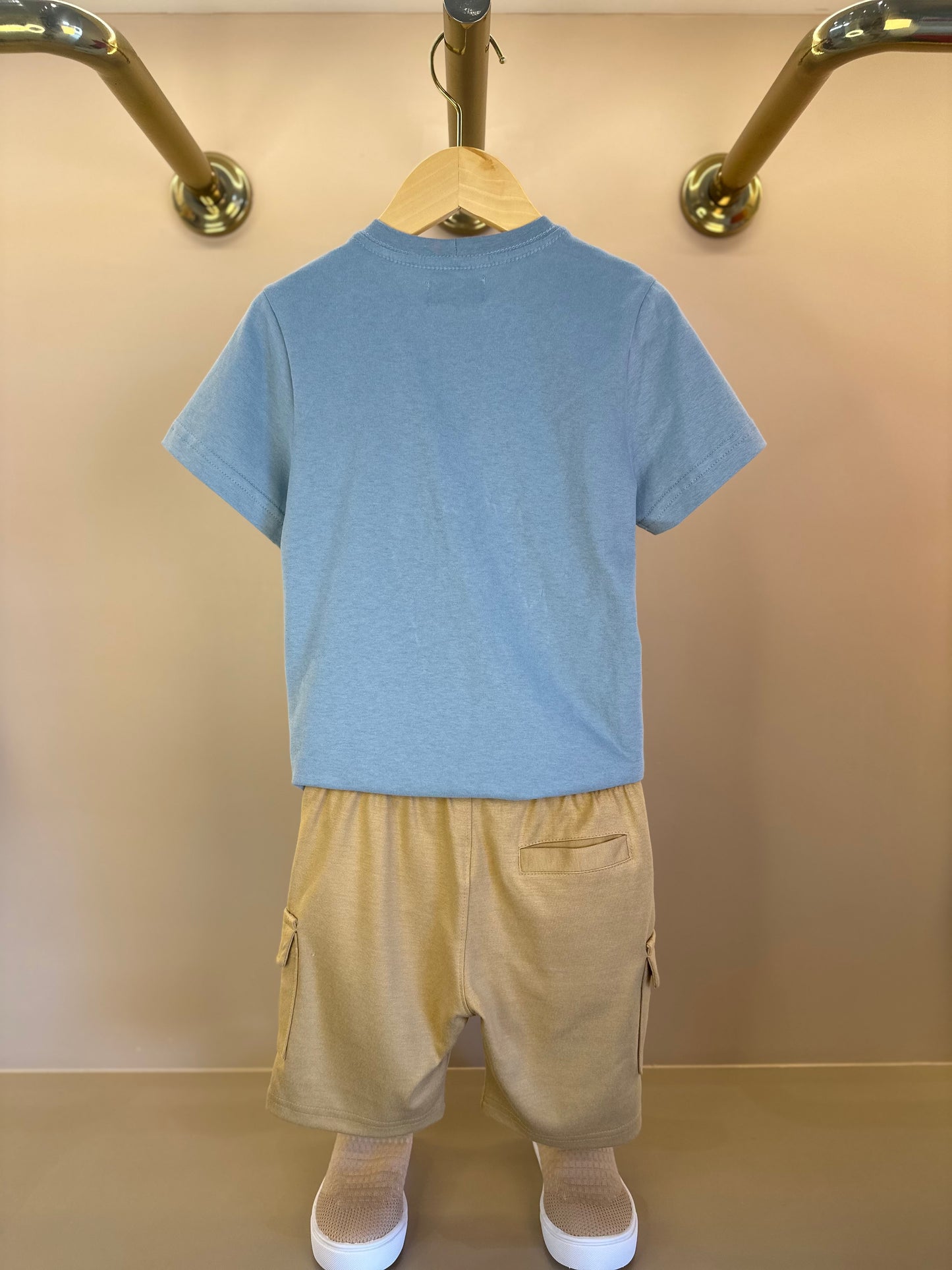 Conjunto Infantil Camiseta Algodão Teddy Conversível Malibu e Bermuda Ponto Roma Bolsos Cargo Bege - Dame