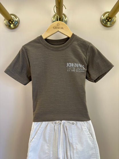 Conjunto Infantil Camiseta Marrom e Bermuda Sarja Off White - Little Johnny