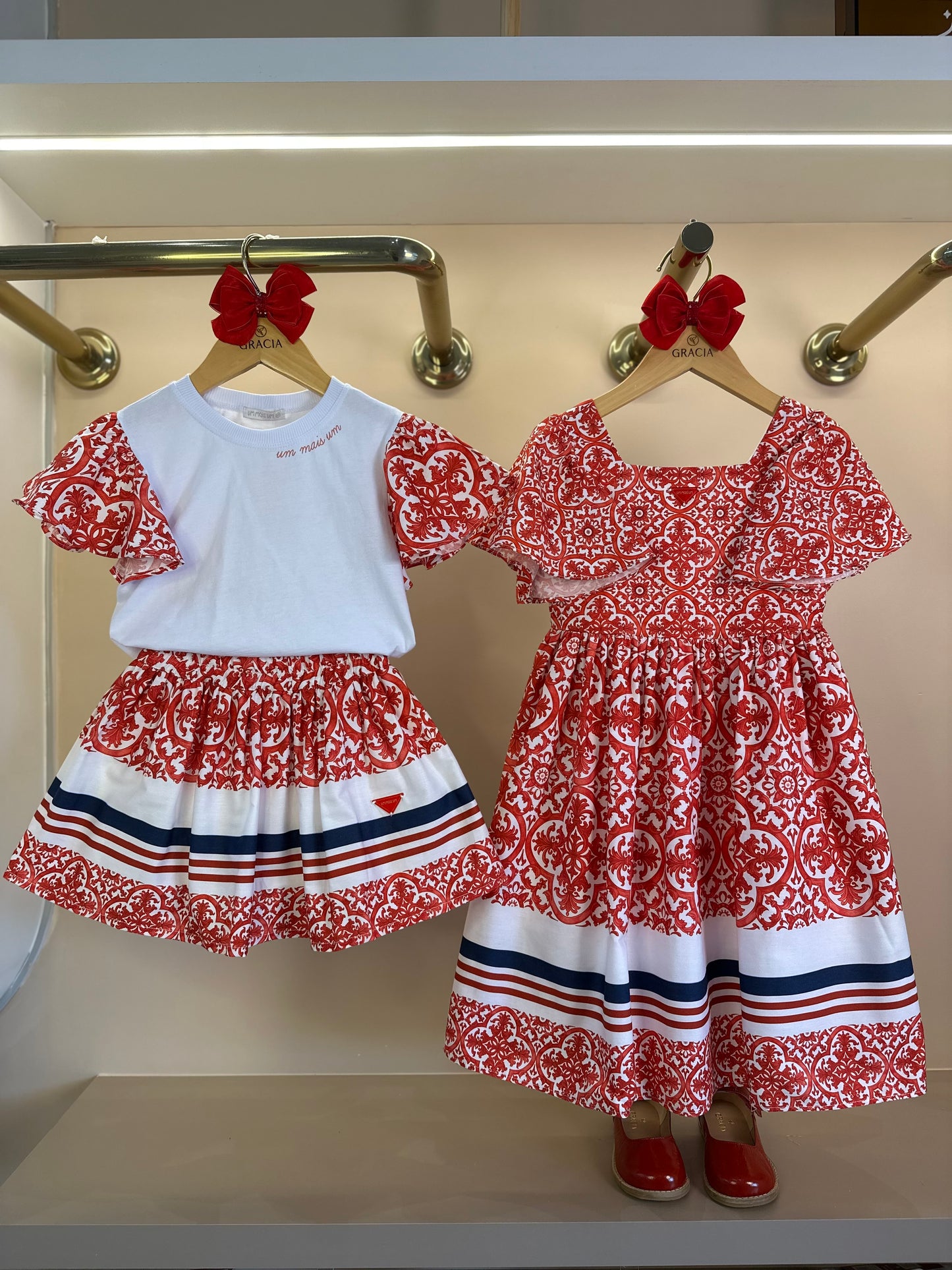 Vestido Infantil Midi Estampa DG Vermelho - Um Mais Um