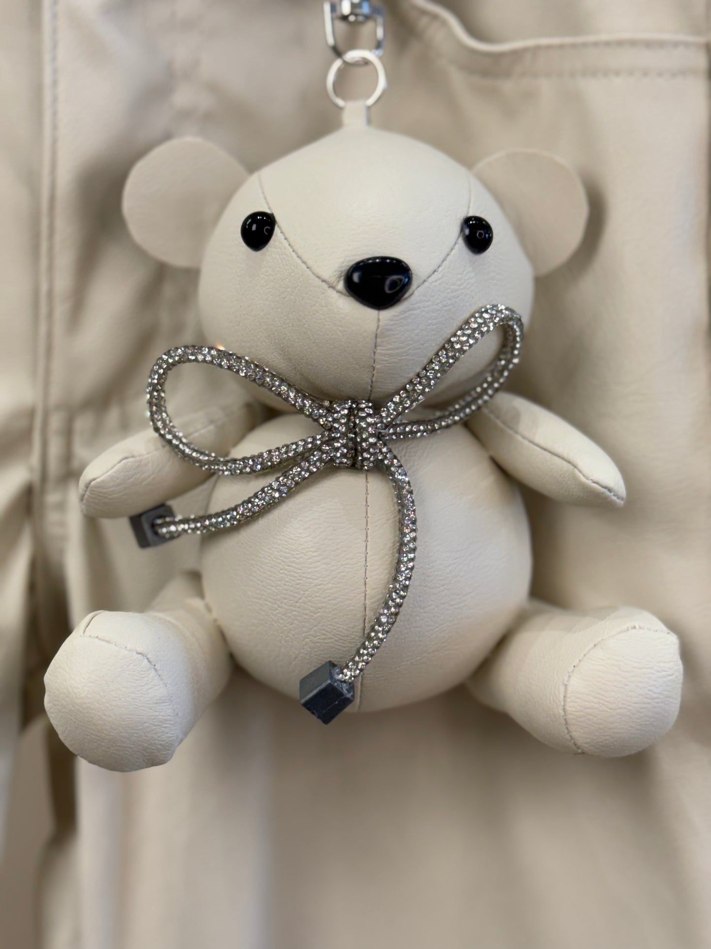 Calça Wide Leg Couro Fake Pingente de Urso  Bege - Luluzinha