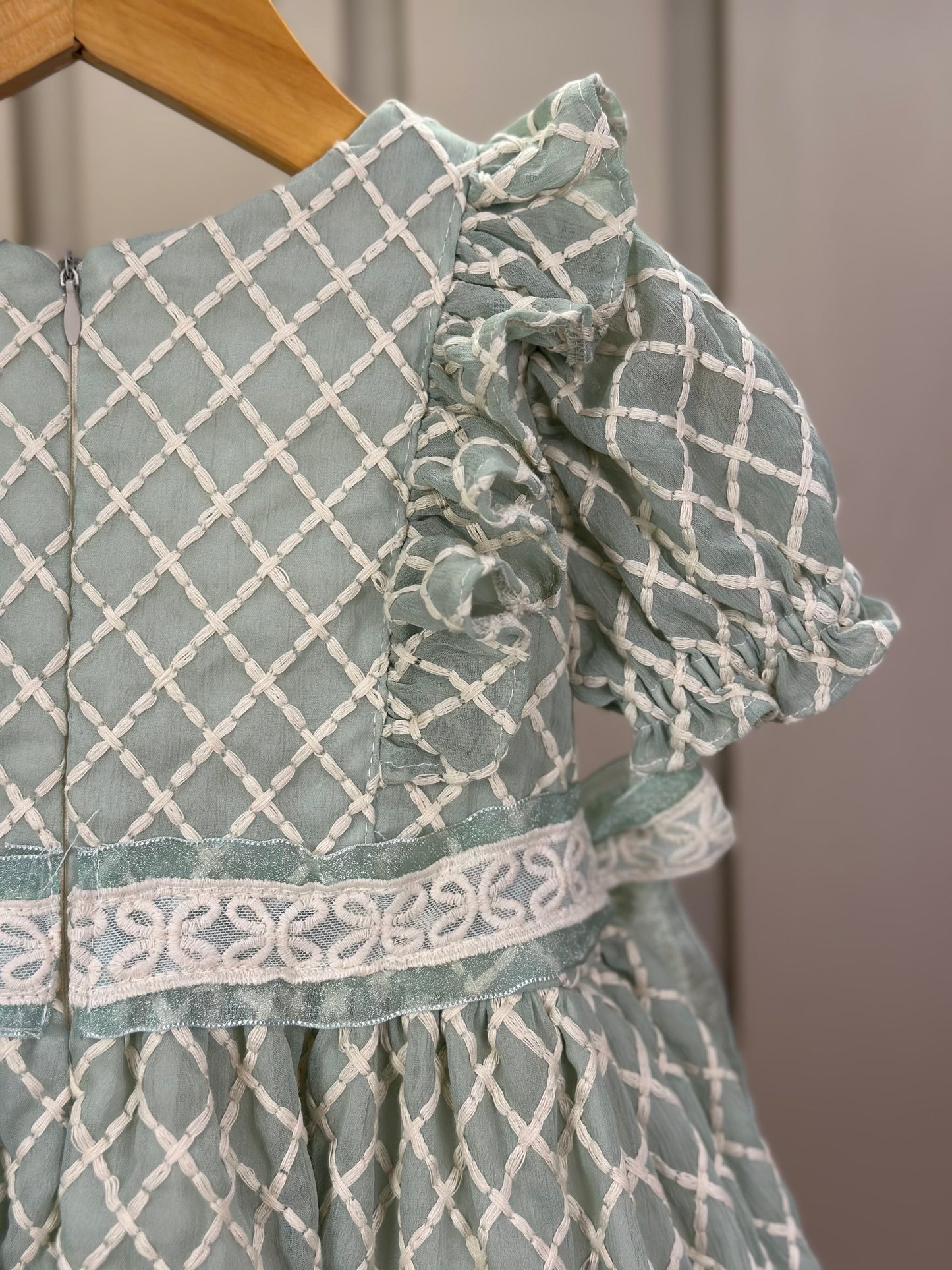 Vestido Bebê Clássico Luxo  Manga Babados e Laços Rendados Verde - Roana