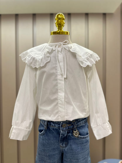 Conjunto Infantil Trio Colete Balonê Mini-Joia, Camisa Gola Babados Rendas e Calça Jeans Bolsos Laterais Mini-Joia - Animê