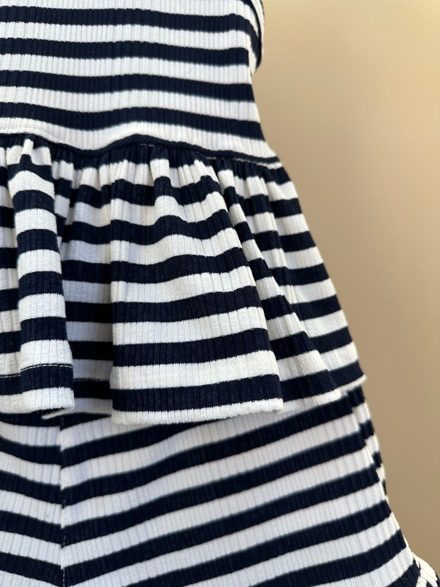 Conjunto Infantil Blusa Malha Listrada Com Amarração Nas Costas e Shorts Com Babadinho- Luluzinha
