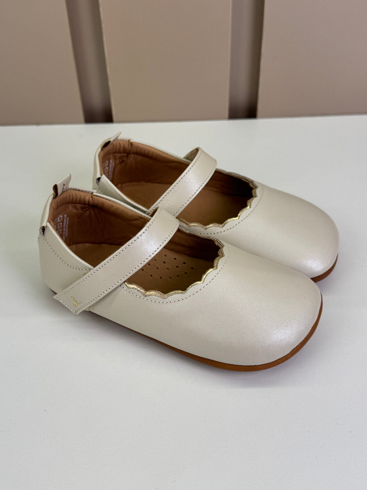 Sapatinho Bebê Roundy Couro  White & Gold - Tip Toey Joey