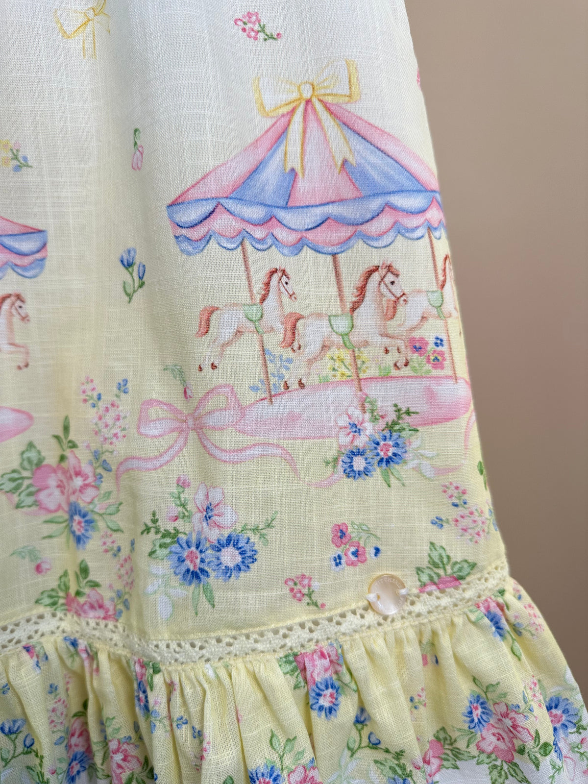 Vestido Infantil Estampa Delicada Flores Alças Babadinho- Petit Cherie