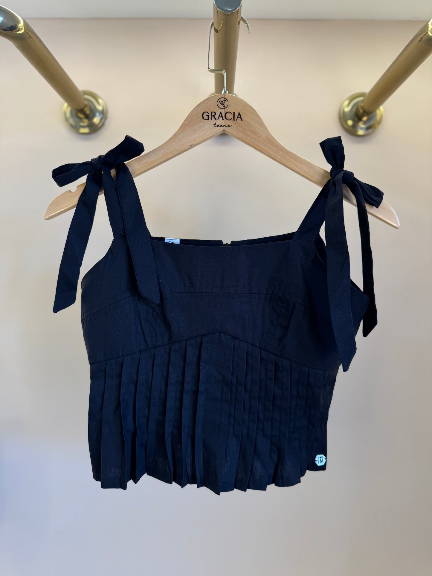 Blusa Teen Pregas e Laço Alça Preta - Two In