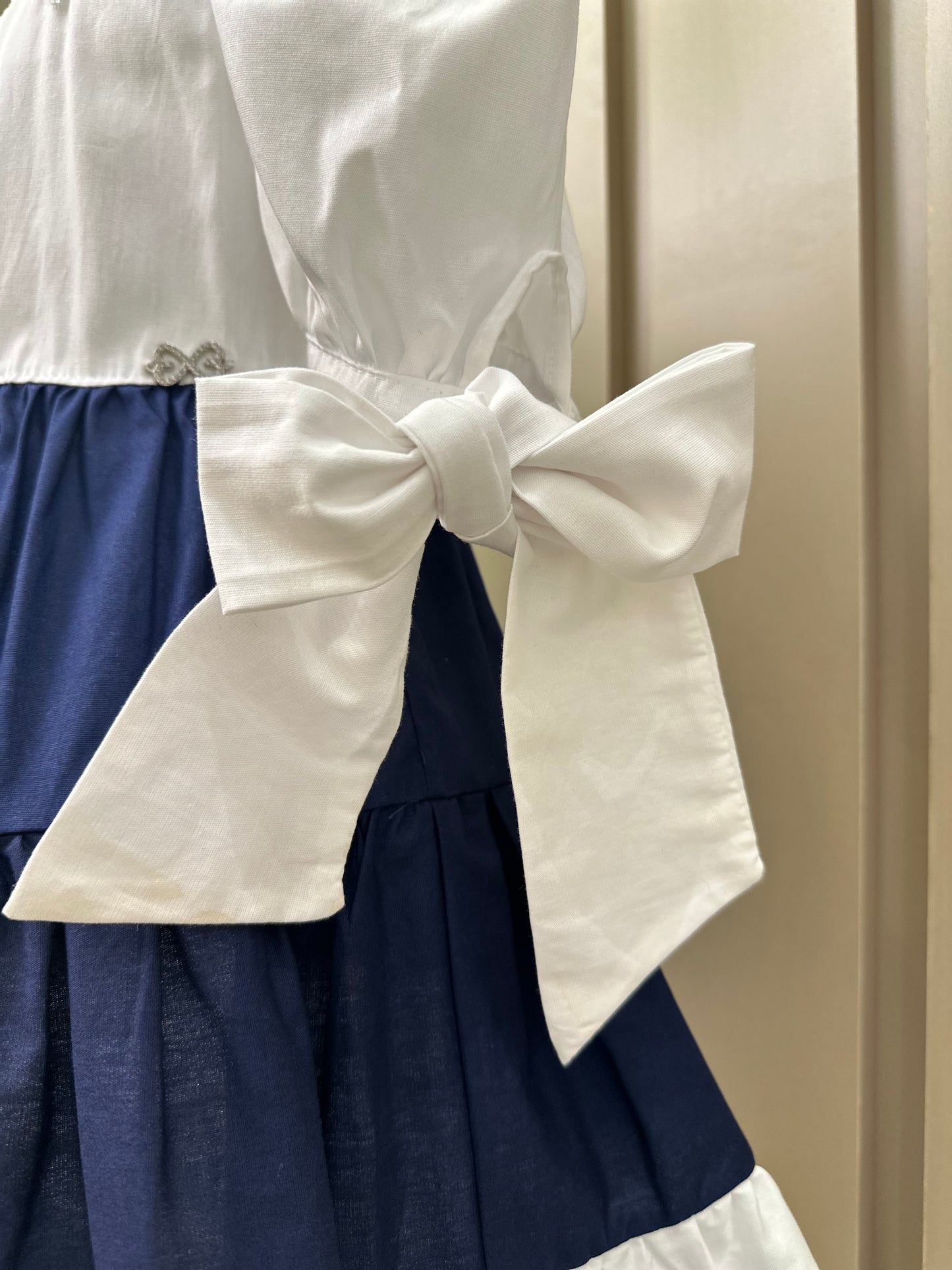 Vestido Infantil Algodão Manga Bufante e Amarração Bordados Manuais Branco/Azul - Luluzinha