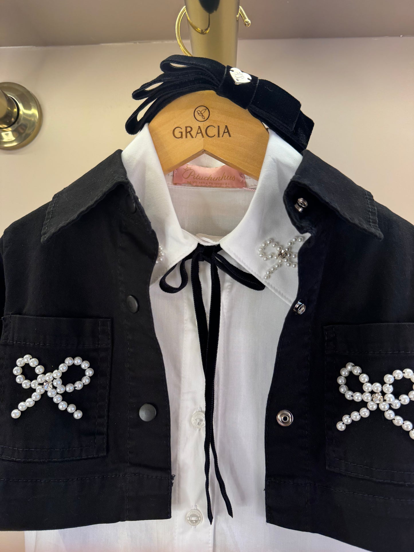 Conjunto Infantil Trio Bordado Camisa Mini Laço Veludo, Jaqueta Babadinho e Calça Reta - Pituchinhus
