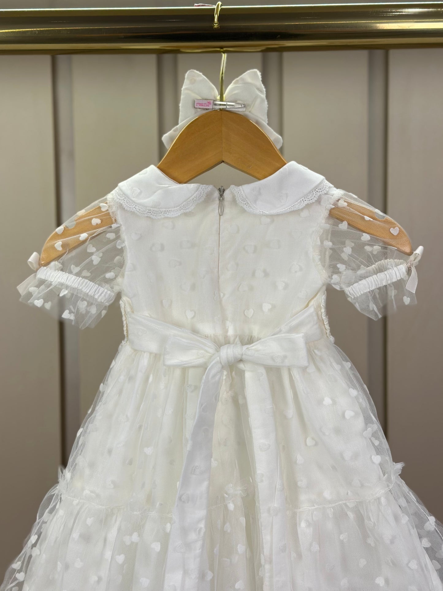 Vestido Infantil Super Luxo Tule Poás Marfim Gola, Busto e Mangas Rendadas e Bordados - Roana