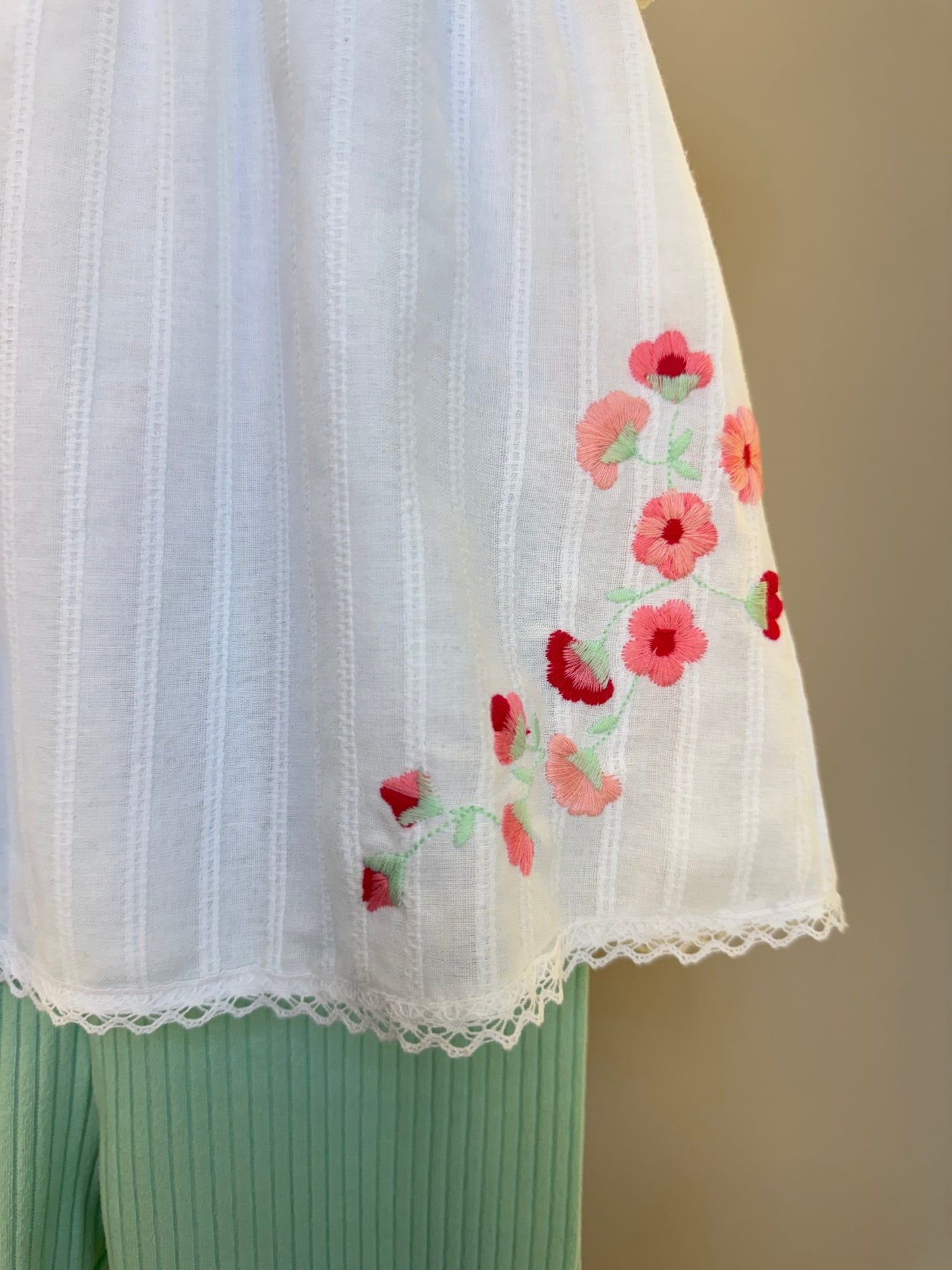 Conjunto Bebê Bata Cambraia Algodão Flores e Renda com Calça Legging  - Um Mais Um