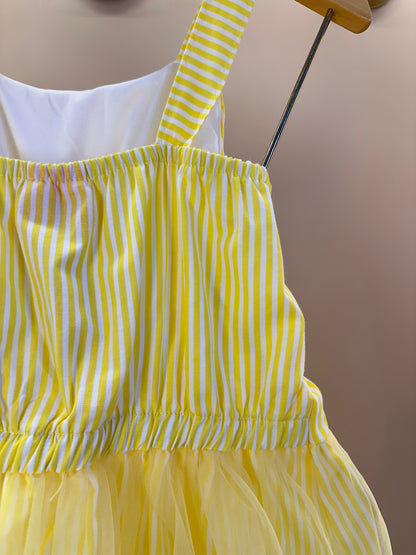 Vestido Listrado Com Tule e Aplicação de Flores - Momi