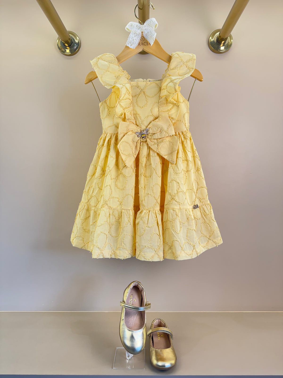 Vestido Infantil Amarelo Bordado de Flores 3D e Laço Com Libélula Metálica - Gabriela Aquarela