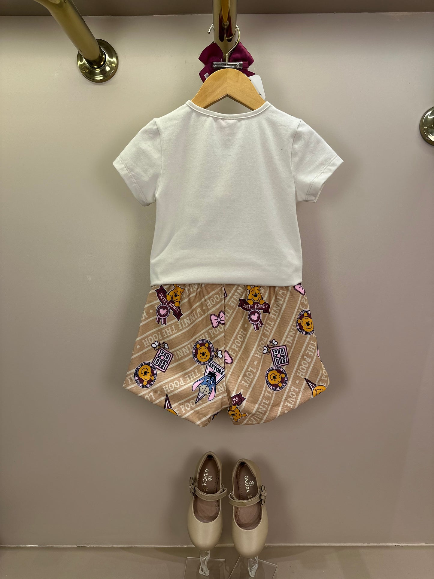 Conjunto Infantil Blusa MC Branca Pooh e Shorts Bege Vanilla - Momi