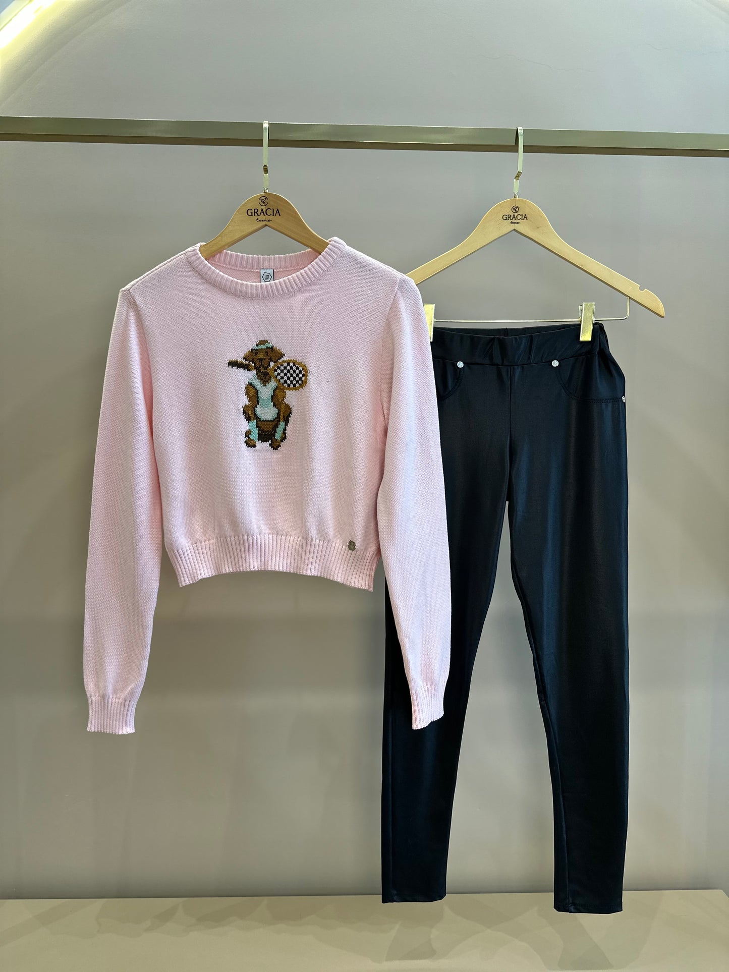 Conjunto Teen Blusa Suéter Tricot Dog Tennista E Calça Legging Cirrê com Bolsos Rosa  - Two In